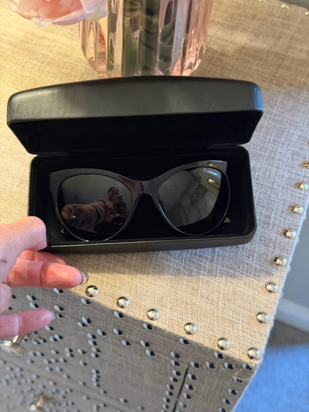 Versace EUC Black Cat-Eye Sunglasses w Gold la Greca Accents Case + Care Card